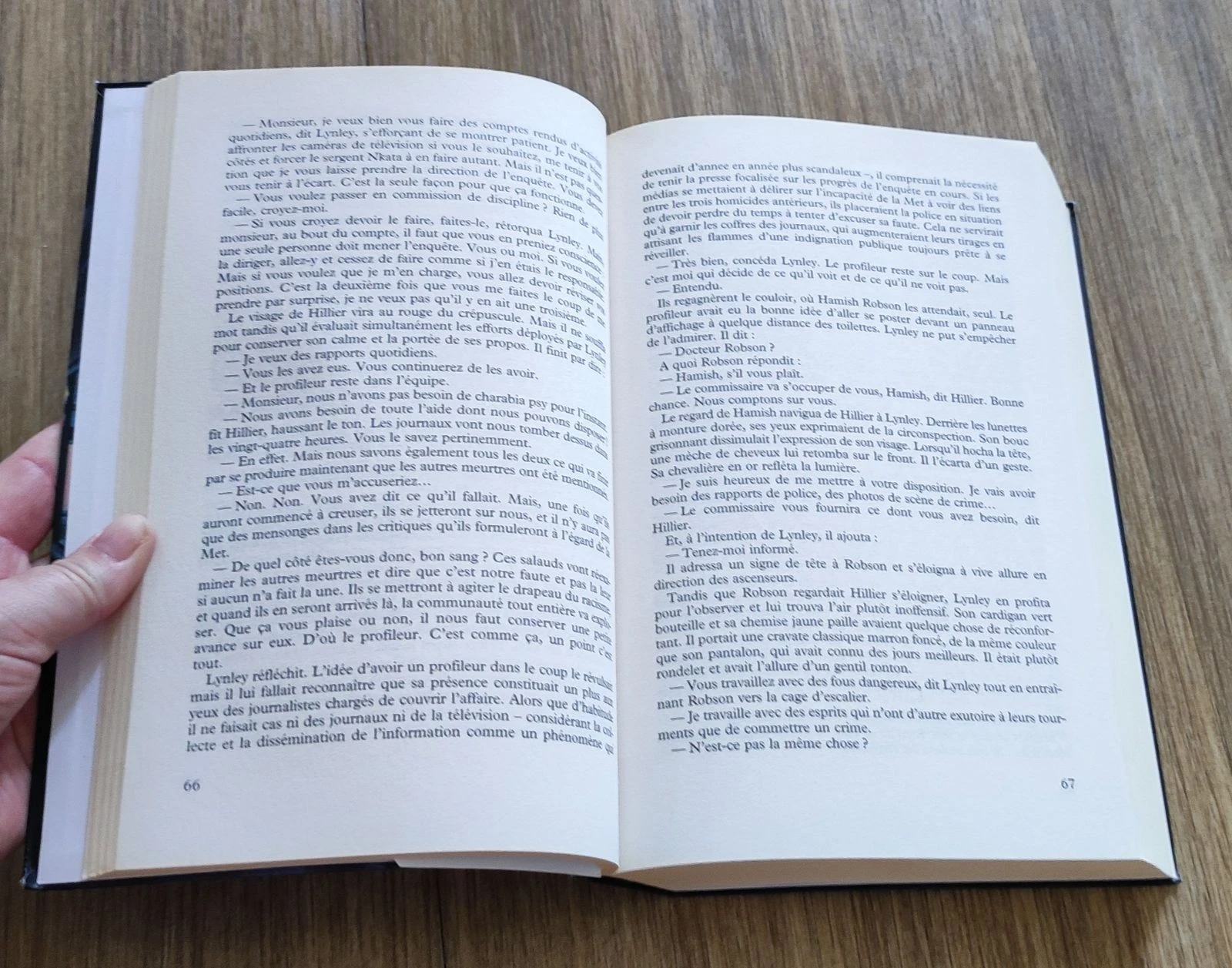 📚Livre "Sans l'ombre d'un témoin" de la célèbre autrice Elizabeth George🕵️‍♂️ – photo 3